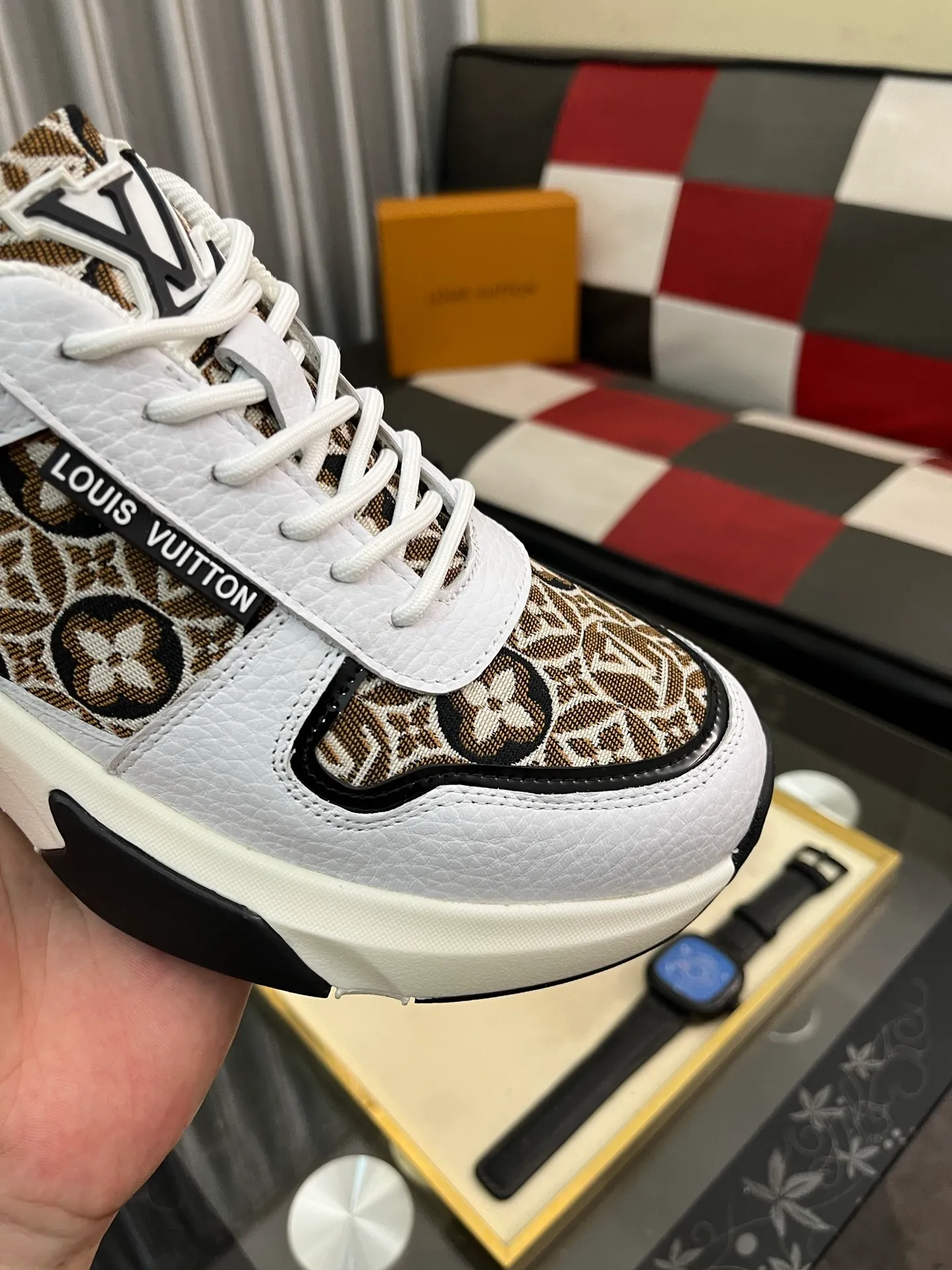 Men's shoes 💰458⌚️⌚️【LOUlS VUlTTON】Louis Vuitton ~ unique and casual style. LV counter purchasing 🏃casual shoes😍😍 are on sale at the men's counter at the same time. Italian imported brands select top-layer Italian cowhide. 🐑Sheepskin lining (refuses to discolor and grind feet) Sole: Original sole specially provided by the original factory 🎬Better in kind Code number: 38-444⃣️Color selection